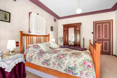 Ambrose Cottage Front Apartment - Whitsundays Accommodation 2