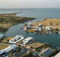 Anchored - Access to the Gippsland Lakes - Whitsundays Accommodation