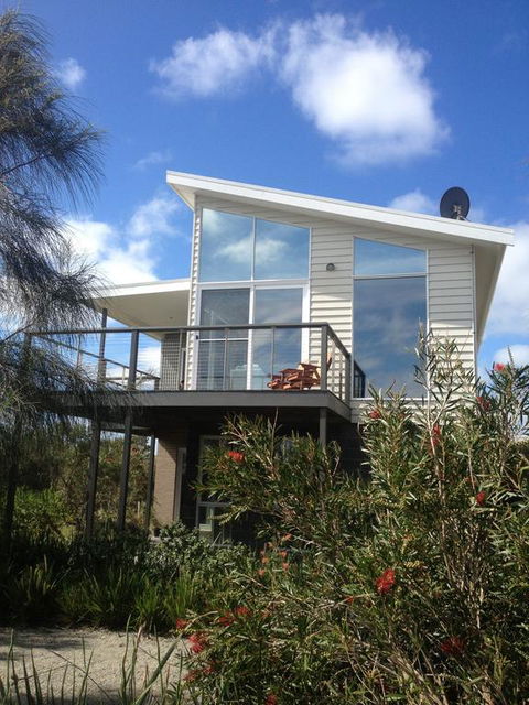 Anchors Beach House - Whitsundays Accommodation 3