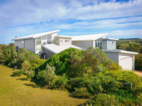 Anchors Beach House - Whitsundays Accommodation 0