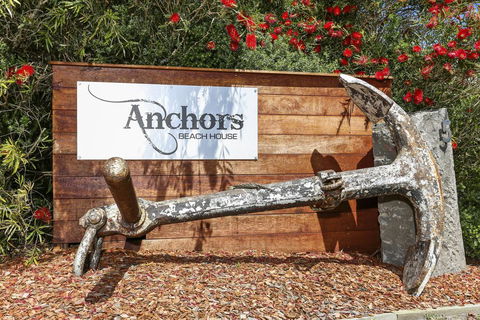 Anchors Beach House - Whitsundays Accommodation 2