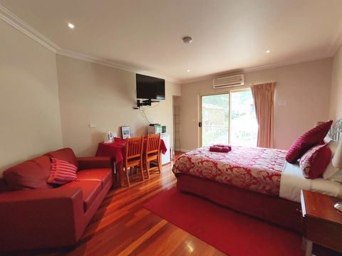 Angela's Beach Stays - Whitsundays Accommodation 0