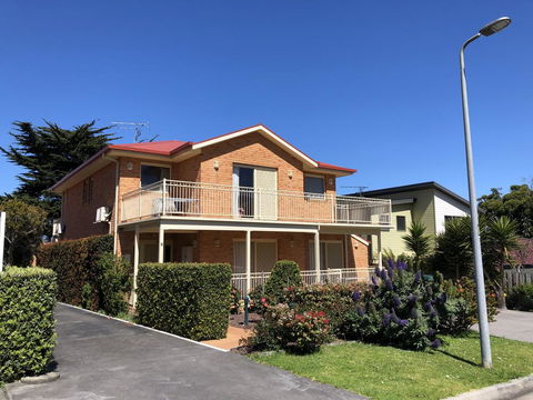 Angela's Beach Stays - Whitsundays Accommodation 1