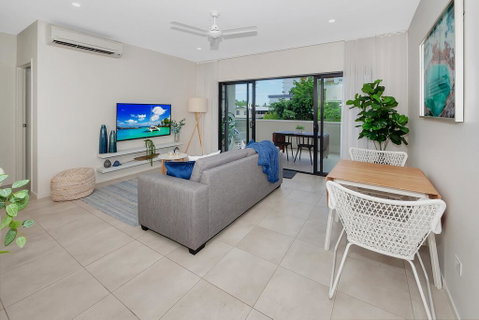 Apartment Close To The City Life On Lake 3 - Whitsundays Accommodation 2