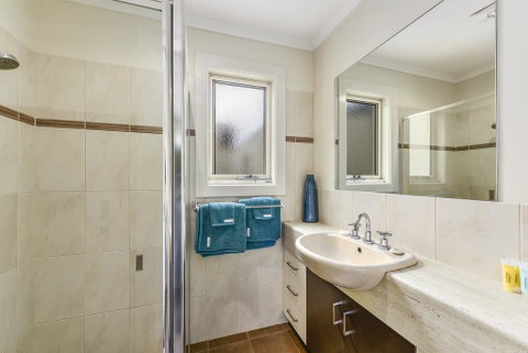 Apartment On Lake Terrace - Whitsundays Accommodation 3
