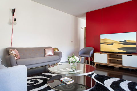 Apartment With Balcony And Parking Near Racecourse - Whitsundays Accommodation 0