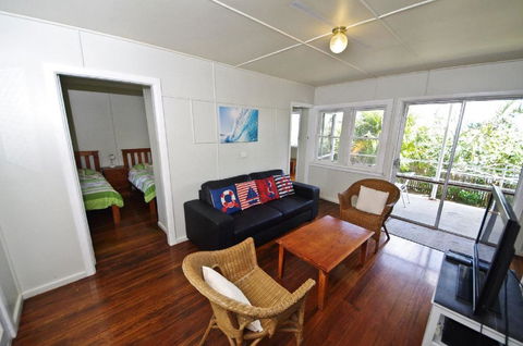 Apollo 2 9 Hodgson Street - Whitsundays Accommodation 0