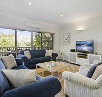 APOLLO BAY HOLIDAY HOUSE - walk to beach  wifi - Whitsundays Accommodation