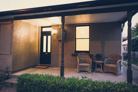 Apple Cottage, Orange NSW - Whitsundays Accommodation 1