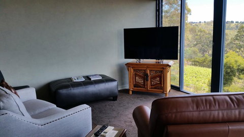 Armalong Winery Chalets - Whitsundays Accommodation 3