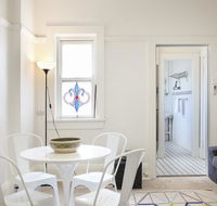 Art Deco Oasis Minutes From the City - Whitsundays Accommodation