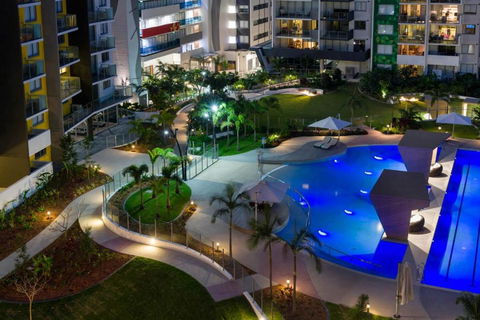 Art-Inspired, Designer APT In The Vibrant Area - Whitsundays Accommodation 1
