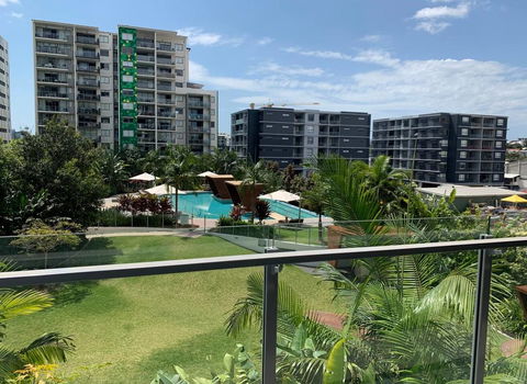 Art-Inspired, Designer APT In The Vibrant Area - Whitsundays Accommodation 3