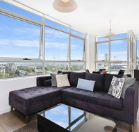 As the Sun Sets - Modern and Spacious 2BR Zetland Apartment Facing the Setting Sun - Whitsundays Accommodation