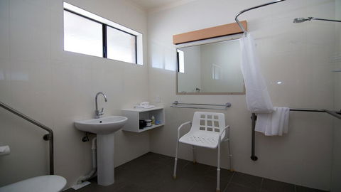 Ashleigh Court Motor Inn - Whitsundays Accommodation 2