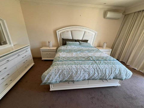 Luxurious Townhouse Retreat In Prestigious Brighton - Whitsundays Accommodation 1