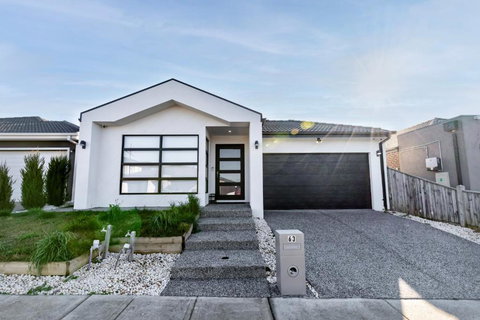 Luxury Home Away From Home - Whitsundays Accommodation 0