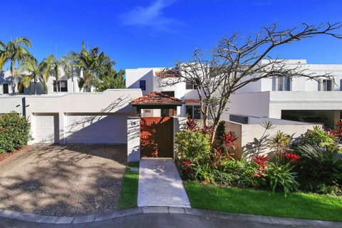 Luxury Lakeside Villa - Whitsundays Accommodation 3