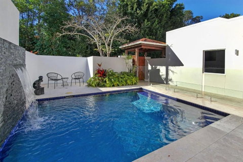 Luxury Lakeside Villa - Whitsundays Accommodation 2