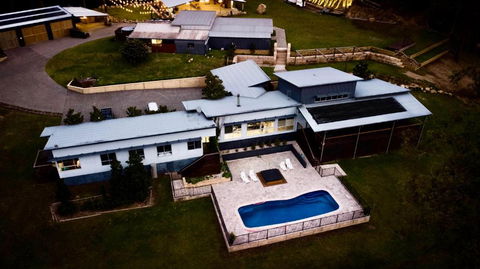 Luxury Mandalong Mansion With Pool & Spa - Whitsundays Accommodation 0