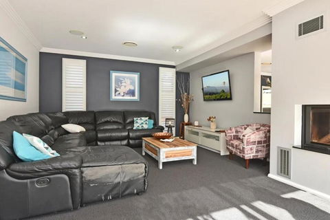 Luxury Mandalong Mansion With Pool & Spa - Whitsundays Accommodation 1