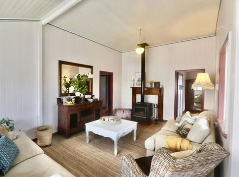 MAGNOLIA HOUSE ON THE CREEK - STANTHORPE - Whitsundays Accommodation 1