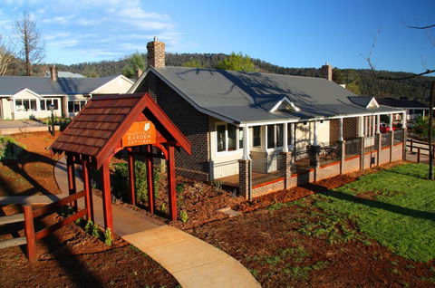 Marysville Garden Cottages - Whitsundays Accommodation 3