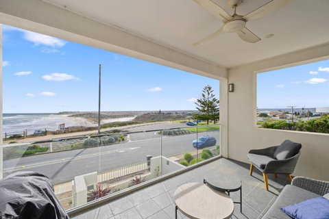 Meander - Port Noarlunga South - C21 SouthCoast Holidays - Whitsundays Accommodation 1