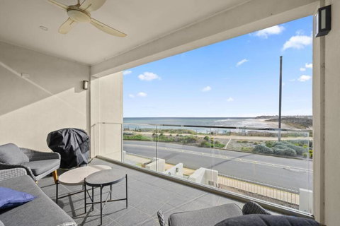 Meander - Port Noarlunga South - C21 SouthCoast Holidays - Whitsundays Accommodation 2