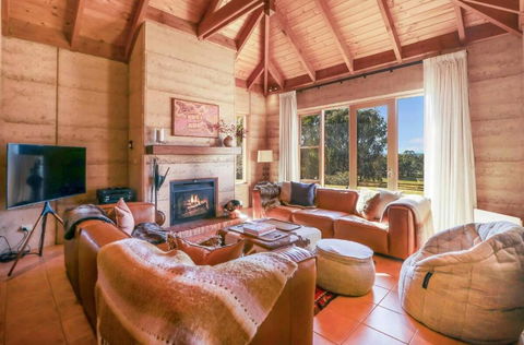 Melliodora - Relax, Unwind & Recharge - Whitsundays Accommodation 2