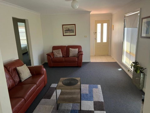 Melton Motor Inn And Apartments - Whitsundays Accommodation 2