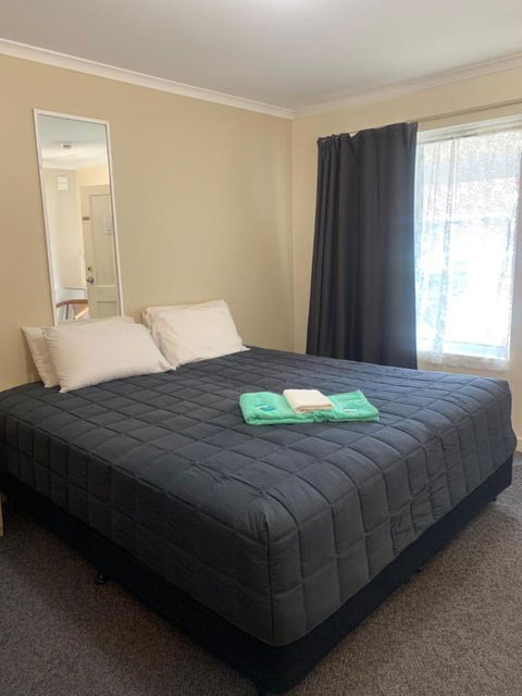Mid Coast Motor Inn - Whitsundays Accommodation 0