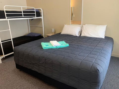 Mid Coast Motor Inn - Whitsundays Accommodation 2
