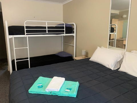 Mid Coast Motor Inn - Whitsundays Accommodation 1