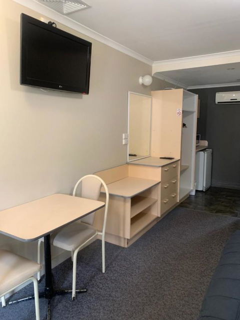 Mid Coast Motor Inn - Whitsundays Accommodation 3