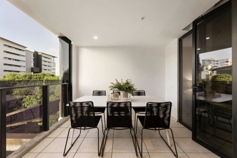 Modern Luxury Gabba Apartment - Whitsundays Accommodation 0