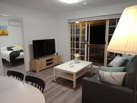 Modern 2BR Apartment With Parking - Whitsundays Accommodation 1