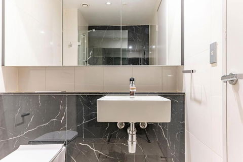 Modern 2B With Loft Bed Parking Central Mascot - Whitsundays Accommodation 2