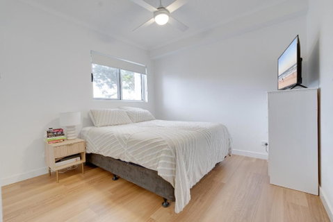 Modern 2BR Apartment In Vibrant Brisbane - Whitsundays Accommodation 1
