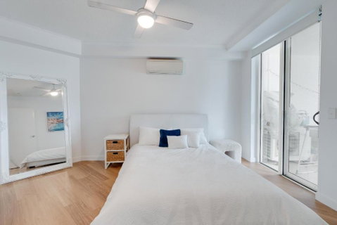 Modern 2BR Apartment In Vibrant Brisbane - Whitsundays Accommodation 2
