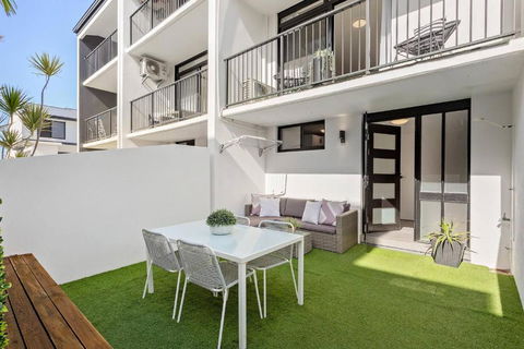 Modern Courtyard Oasis For Easy Beachside Living - Whitsundays Accommodation 0