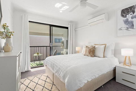 Modern Courtyard Oasis For Easy Beachside Living - Whitsundays Accommodation 3