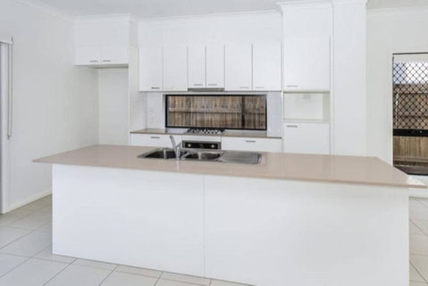 Modern Elegance Near Lakes Train Parks And Beaches - Whitsundays Accommodation 2
