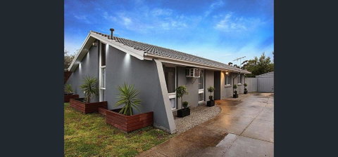 Modern Escape With Open Yard - Whitsundays Accommodation 1