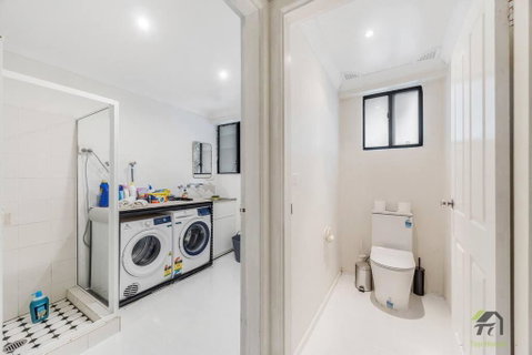 Modern Four-bedroom House In Castle Hill - Whitsundays Accommodation 3