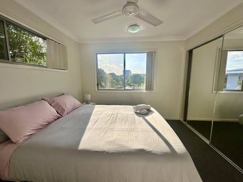 Modern Homely Townhouse With Pool Access & Free WIFI - Whitsundays Accommodation 1