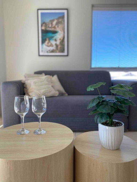 Modern Luxury 1 Bedroom Apartment - Walk To The Shops! Free Wifi - Whitsundays Accommodation 1