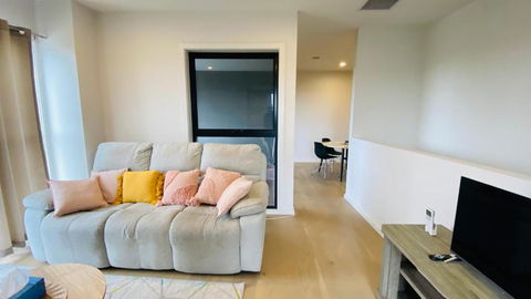 New 3 Bedroom Town House On Clyde - Whitsundays Accommodation 3