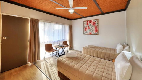 Motel Meneres - Whitsundays Accommodation 3