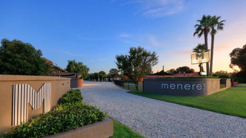 Motel Meneres - Whitsundays Accommodation 0